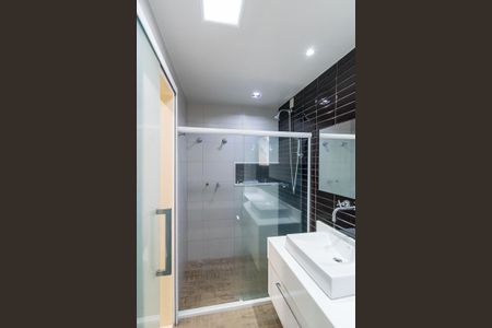 Casa à venda com 398m², 6 quartos e 4 vagasBanheiro da Suíte 2