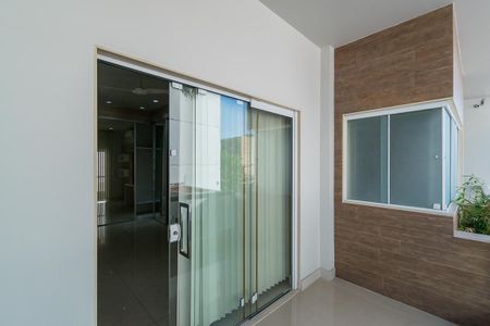 Casa à venda com 398m², 6 quartos e 4 vagasVaranda da Suíte 3