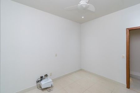 Casa à venda com 398m², 6 quartos e 4 vagasQuarto 