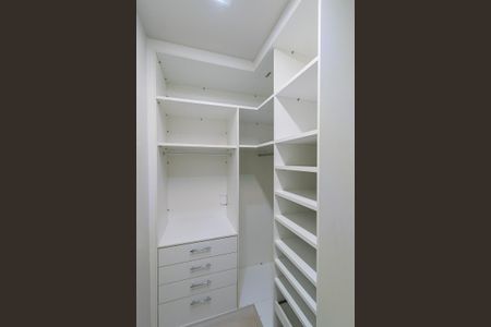 Casa à venda com 398m², 6 quartos e 4 vagas Closet Suíte 2