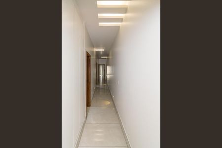 Casa à venda com 398m², 6 quartos e 4 vagasCorredor