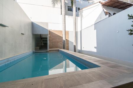 Casa à venda com 398m², 6 quartos e 4 vagasÁrea da Piscina