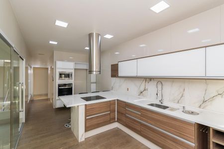 Casa à venda com 398m², 6 quartos e 4 vagasCozinha