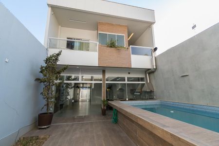 Casa à venda com 398m², 6 quartos e 4 vagasÁrea da Piscina