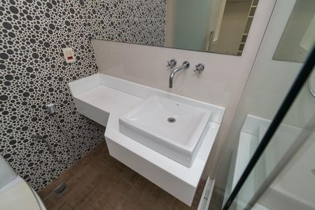 Casa à venda com 398m², 6 quartos e 4 vagasBanheiro da Suíte 1