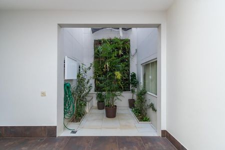 Casa à venda com 398m², 6 quartos e 4 vagasVaranda da Entrada - Jardim de inverno