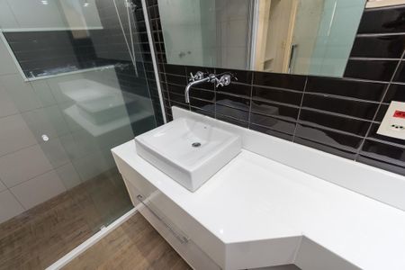 Casa à venda com 398m², 6 quartos e 4 vagasBanheiro da Suíte 2