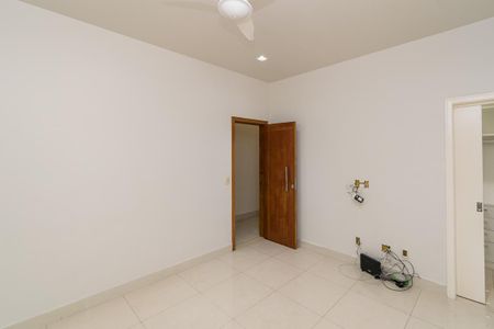 Casa à venda com 398m², 6 quartos e 4 vagasSuíte 1