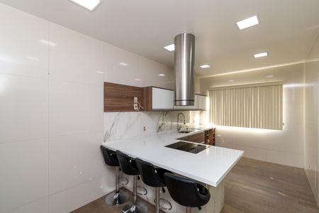 Casa à venda com 398m², 6 quartos e 4 vagasCozinha