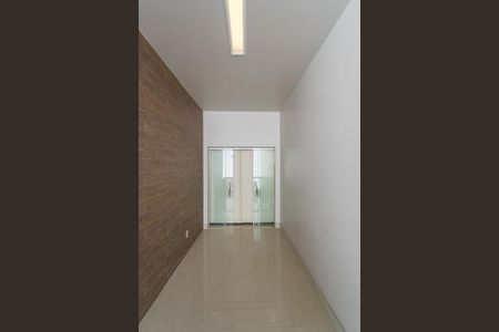 Casa à venda com 398m², 6 quartos e 4 vagasVaranda  Suíte 2