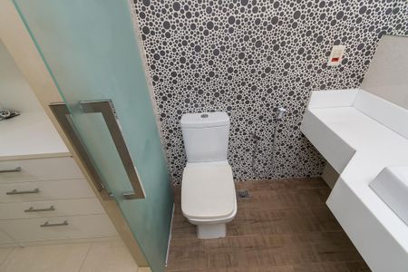 Casa à venda com 398m², 6 quartos e 4 vagasBanheiro da Suíte 1