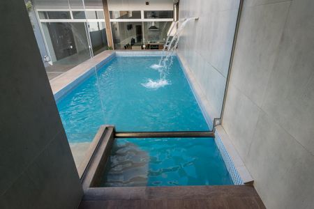 Casa à venda com 398m², 6 quartos e 4 vagasSauna - Acesso a piscina