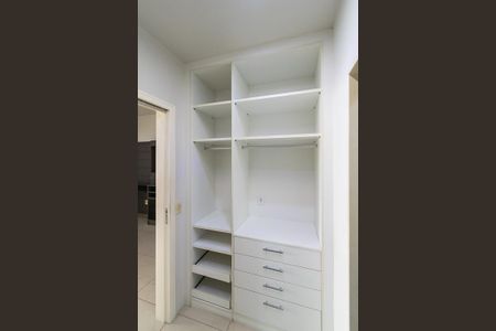 Casa à venda com 398m², 6 quartos e 4 vagas Closet Suíte 2