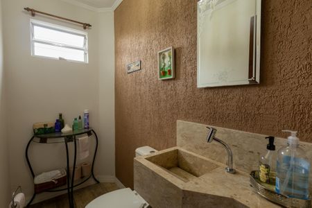 Casa à venda com 200m², 3 quartos e 6 vagasLavabo