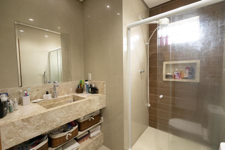 Casa à venda com 200m², 3 quartos e 6 vagasBanheiro da Suíte 1