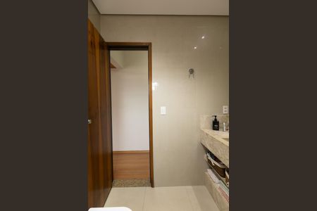 Casa à venda com 200m², 3 quartos e 6 vagasBanheiro da Suíte 1