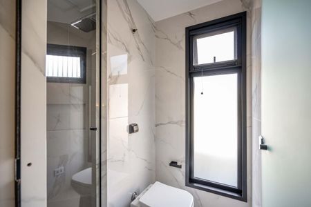 Casa para alugar com 270m², 3 quartos e 2 vagas Casa para alugar com 270m², 3 quartos e 2 vagasBanheiro da Suíte