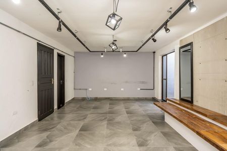 Casa para alugar com 270m², 3 quartos e 2 vagas Casa para alugar com 270m², 3 quartos e 2 vagasStudio