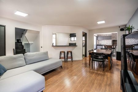 Casa para alugar com 270m², 3 quartos e 2 vagas Casa para alugar com 270m², 3 quartos e 2 vagasSala