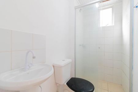 Banheiro de apartamento à venda com 1 quarto, 36m² em Cavalhada, Porto Alegre