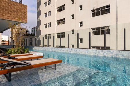 Studio para alugar com 27m², 1 quarto e sem vaga Studio para alugar com 27m², 1 quarto e sem vagaÁrea comum - Piscina
