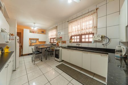 Casa à venda com 280m², 4 quartos e 5 vagas Casa à venda com 280m², 4 quartos e 5 vagasCozinha