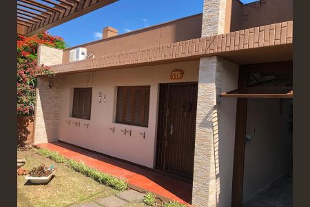 Casa à venda com 280m², 4 quartos e 5 vagas Casa à venda com 280m², 4 quartos e 5 vagasFachada