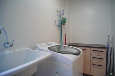 Apartamento para alugar com 68m², 2 quartos e 1 vagaÁrea de Serviço