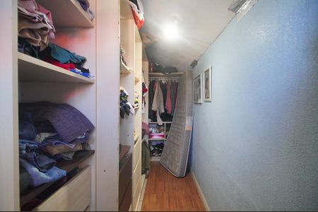 Casa à venda com 186m², 4 quartos e 3 vagasCloset da suíte
