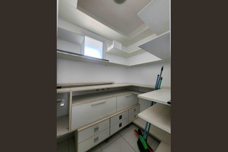 Apartamento à venda com 357m², 4 quartos e 5 vagasDespensa