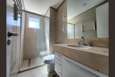 Apartamento à venda com 357m², 4 quartos e 5 vagasBanheiro da Suíte 1