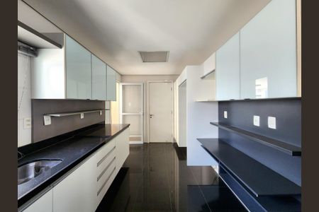 Apartamento à venda com 357m², 4 quartos e 5 vagasCozinha