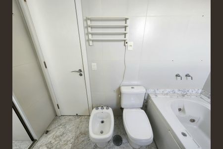 Apartamento à venda com 357m², 4 quartos e 5 vagasBanheiro da Suíte 4