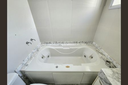 Apartamento à venda com 357m², 4 quartos e 5 vagasBanheiro da Suíte 4