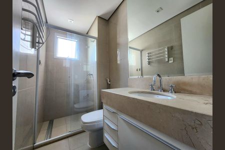 Apartamento à venda com 357m², 4 quartos e 5 vagasBanheiro da Suíte 2