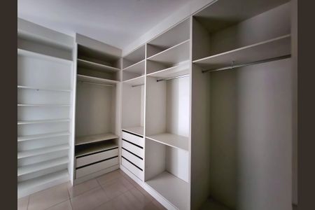 Apartamento à venda com 357m², 4 quartos e 5 vagasSuíte 2