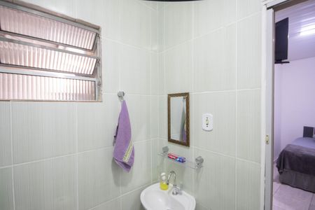 Banheiro de apartamento para alugar com 1 quarto, 24m² em Vila Gustavo, São Paulo