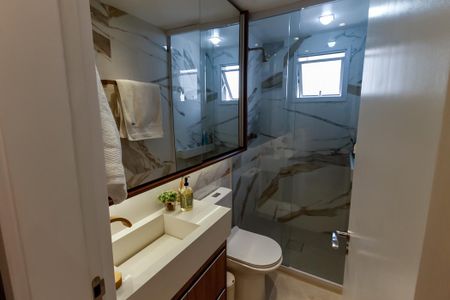 Apartamento à venda com 76m², 2 quartos e 2 vagas Apartamento à venda com 76m², 2 quartos e 2 vagasBanheiro da Suíte