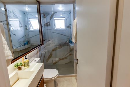 Apartamento à venda com 76m², 2 quartos e 2 vagas Apartamento à venda com 76m², 2 quartos e 2 vagasBanheiro da Suíte