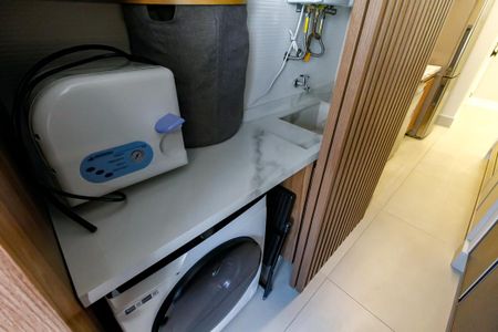 Apartamento à venda com 76m², 2 quartos e 2 vagas Apartamento à venda com 76m², 2 quartos e 2 vagasDetalhe da area de serviço