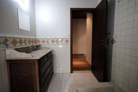 Casa à venda com 180m², 3 quartos e 2 vagasBanheiro da Suíte