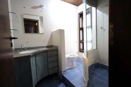 Casa à venda com 180m², 3 quartos e 2 vagasBanheiro