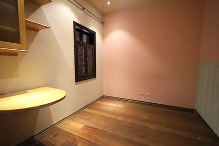 Casa à venda com 180m², 3 quartos e 2 vagasSuíte