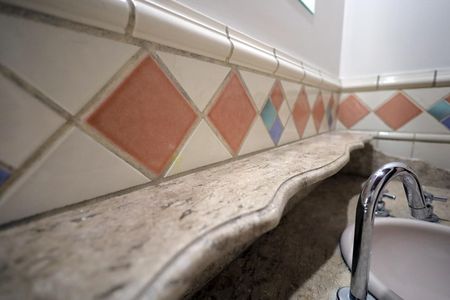 Casa à venda com 180m², 3 quartos e 2 vagas Casa à venda com 180m², 3 quartos e 2 vagasBanheiro da Suíte