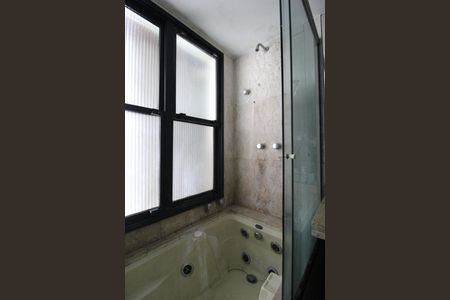 Apartamento à venda com 185m², 4 quartos e 3 vagasBanheiro da Suíte 2