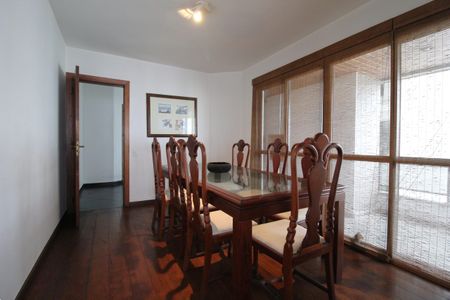 Apartamento à venda com 185m², 4 quartos e 3 vagasSala