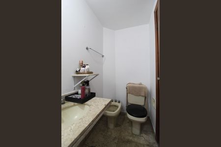 Apartamento à venda com 185m², 4 quartos e 3 vagasBanheiro da Suíte 1