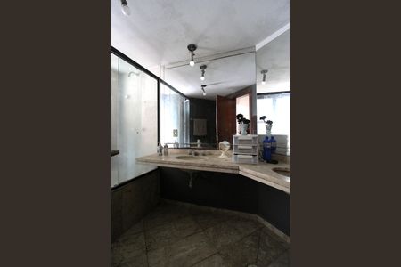 Apartamento à venda com 185m², 4 quartos e 3 vagasBanheiro da Suíte 2