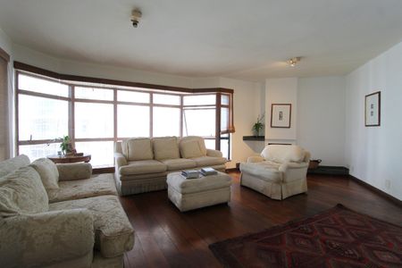 Apartamento à venda com 185m², 4 quartos e 3 vagasSala