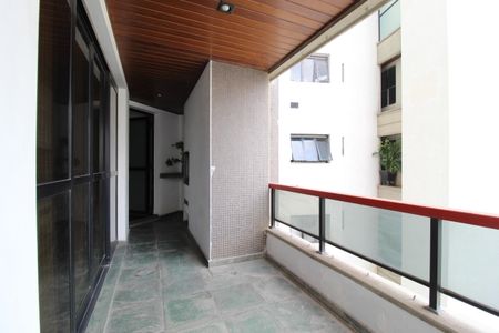 Apartamento à venda com 185m², 4 quartos e 3 vagasVaranda